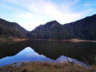 Fototapeta na wymiar lake in the morning