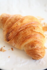 焼き立てのクロワッサン