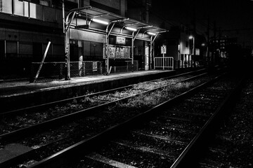 夜の無人駅