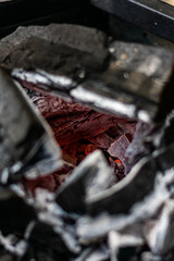 carbón al rojo con fuego 