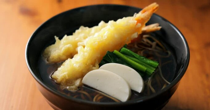 温かい海老天そば　Japanese Tempura prawn soba noodles