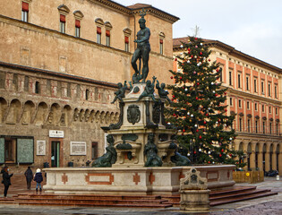 The big Christmas tree in Piazza Nettuno in Bologna © Claudio Caridi