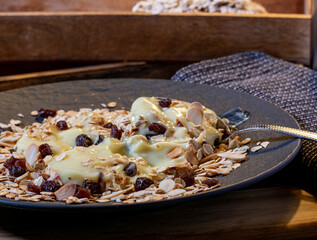 Protein pudding with raisins and roasted oatmeal and almonds.