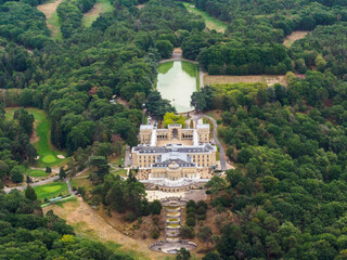 vue aérienne du château de Rochefort-en-Yvelines en France