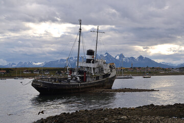Fototapeta premium Shipwreck Ushuaia harbour