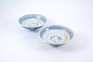 Antique kintsugi Japanese plates set, Gold cracks Kintsugi, Kintsukuroi Japanese technique.