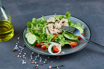 Fresh vegetable salad with chicken