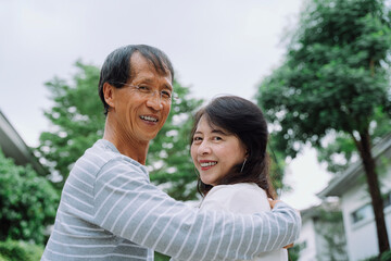 Obraz premium Portrait of senior couple embracing each other at park.