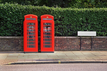 Red phoneboots