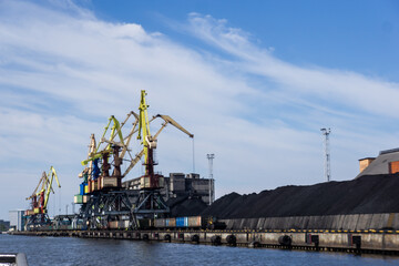 Fototapeta premium cargo ship in port