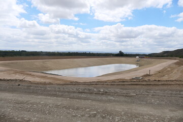 Bewässerungssysteme bei Joubertina. Dürre in Südafrika. Viele Stauseen sind ausgetrocknet. Sogar sukkulente Pflanzen vertrocknen.