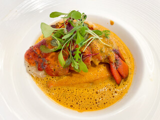 オマール海老と金目鯛のポアレ