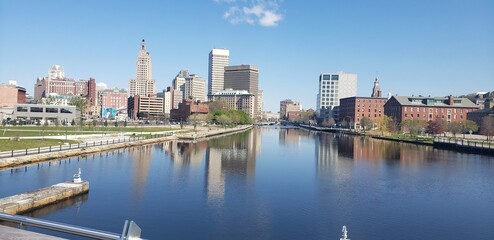 Fototapeta na wymiar view from the pedestrian bridge in downtown Providence