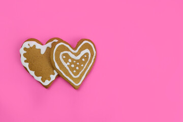 Gingerbread cookies hearts on pink background