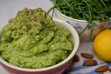Pesto vom europ&auml;ischen Queller oder Salicorne oder Seespargel Salicornia europaea