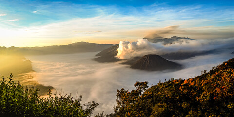 Panorama Sonnenaufgang Mount Bromo Vulkan auf Java Indonesien