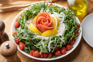 arugula salad with smoked salmon