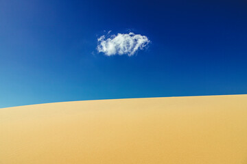 Fototapeta na wymiar sand dune and sky