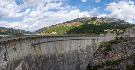 Fototapeta na wymiar Barrage du lac de Castillon Alpes de Haute Provence France