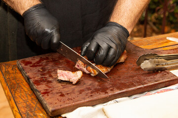 Cutting the barbecue meat to serve.