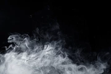 Zelfklevend Fotobehang Abstracte witte rook beweegt op zwarte achtergrond. Wervelende rook. © KDdesignphoto