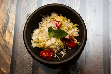 Spaghetti from pupunha with pesto and goat cheese.