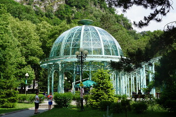Fototapeta na wymiar Gruzja - Borjomi (Bordżomi) - park