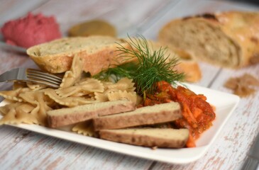 pasta with tofu, bread and stewed vegetables