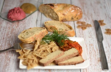 pasta with tofu, bread and stewed vegetables