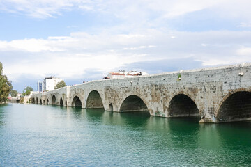 Fototapeta premium Stone Bridge (Taş Köprü) over Seyhan River in Adana City - Adana, Turkey