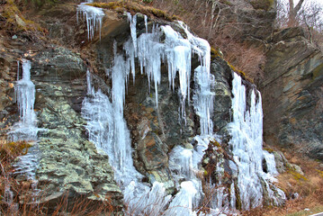 Fototapeta na wymiar Frozen waterfalls in the Blue ridge parkway