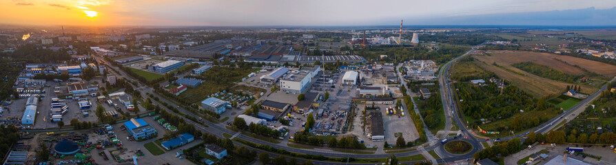Panorama z lotu ptaka na ulicę Podmiejską podczas zachodu słońca, miasto Gorzów Wielkopolski