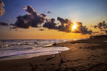 tramonto sulla spiaggia