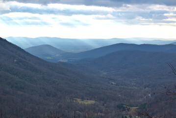 Naklejka premium Morning light rays on the Blue Ridge Parkway