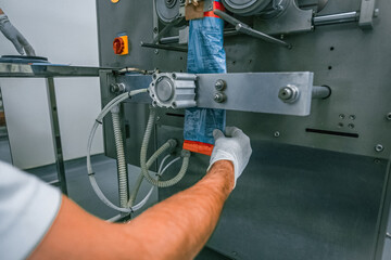 Bottling and packaging of sterile medical products. Machine after validation of sterile drugs.