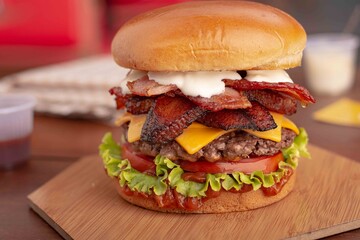 Hamburguer gourmet com bacon