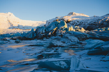 Fototapeta na wymiar Looking at Glaciers and ice sheets in Iceland during a winter day. 