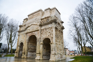 Fototapeta na wymiar 南仏プロバンス　オランジュ　古代ローマの凱旋門（フランス　オランジュ）