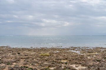石垣島の空と岩場の自然