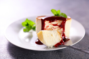 cheesecake with berry fruit sauce