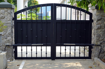  Large black gate with automatic door opening and closing system.                              