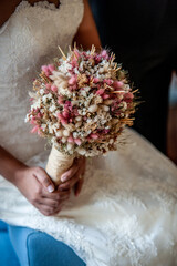 bride holding bouquet of flowers