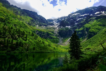 Fototapeta na wymiar gorgeous green landscape with mountain and a lake