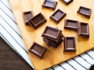 割れた板チョコレート