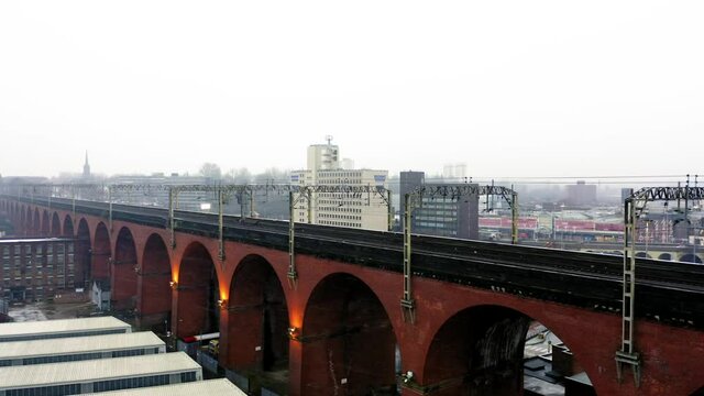 Stunning victorian rail viaduct in Manchester. 

Shot in winter with light snow falling. 

4K 25FPS 10bit DLOG-REC709