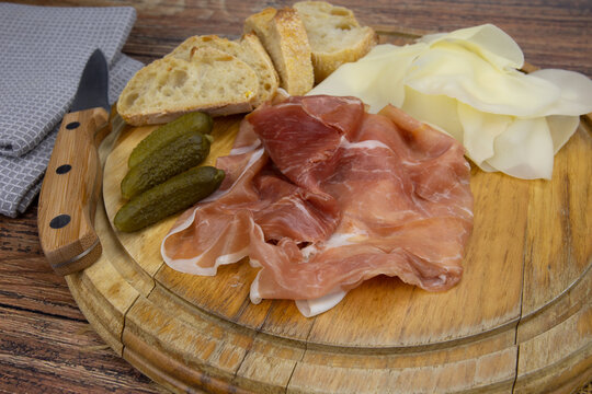 plateau de charcuterie et de fromage