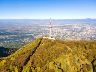 Obraz premium Kopititoto tower at Vitosha Mountain and city of Sofia, Bulgaria