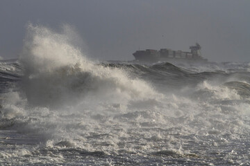 Fototapeta na wymiar Storm on the coast