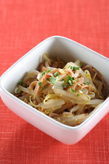 もやしとハムの和え物