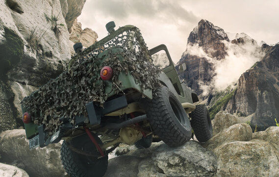 Jeep OffRoad Mountain © Santiago